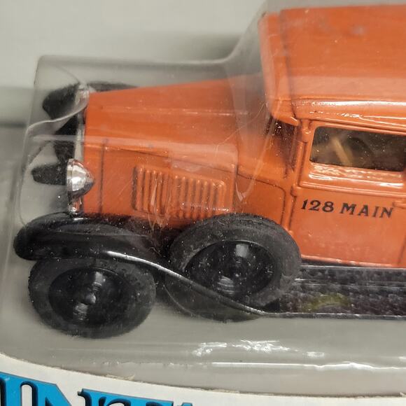 Vtg 1985 Ertl Vtg vehicles 1/43 scale diecast 1930 Chevy truck Younge coal & ice - Picture 5 of 11
